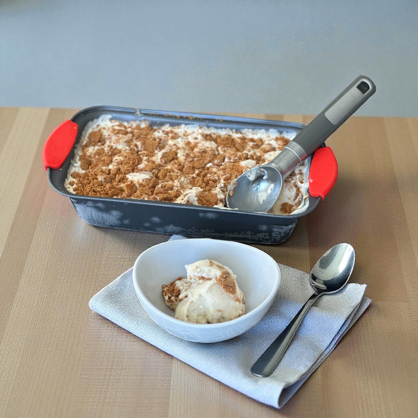 Shaws Cookware Stainless Steel Ice Cream Scoop - Heavy Duty Ice Cream Spoon with Soft Grip Handle, Dishwasher Safe Kitchen Tool, Ice Cream Scooper for Gelato, Sorbet, Cookie Dough - Gray